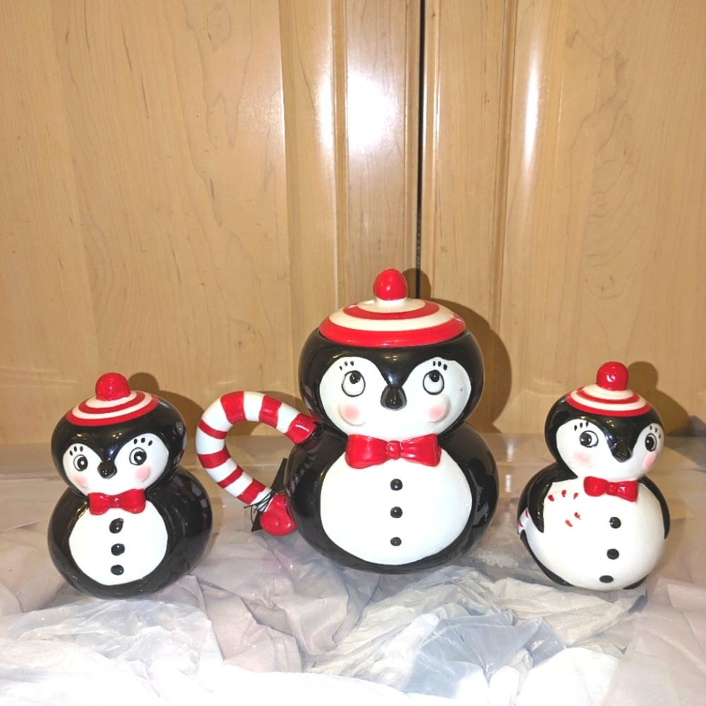 Johanna parker Christmas set. Salt and pepper shakers & mug. Vintage style decor